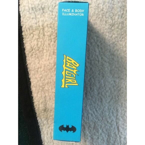 Gotham Batgirl Bat-Signal Face and Body Illuminator Limited Edition 1oz - Picture 4 of 4